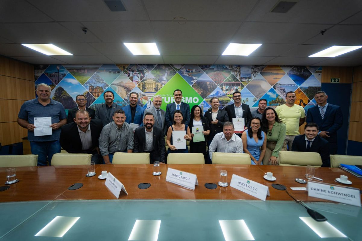 AVASB- VEREADORES SE REUNIRAM COM MINISTRO DO TURISMO