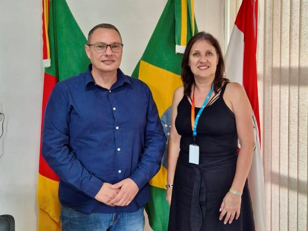 PREFEITO EM EXERCÍCIO DE IBIRAPUITÃ RECEBE REPRESENTANTE DA RGE E FIRMA ACORDO PARA MELHORIAS NA REDE ELÉTRICA