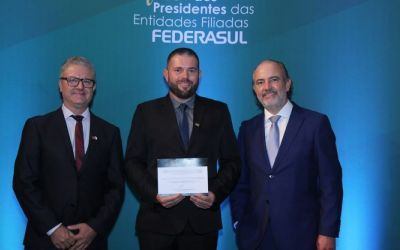 PRESIDENTE DA ACIS PARTICIPA DA POSSE DE NOVOS PRESIDENTES DAS ASSOCIAÇÕES EM PORTO ALEGRE