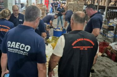 FORÇA-TAREFA APREENDE QUASE 9 TONELADAS DE CARNE IMPRÓPRIA EM UM ÚNICO SUPERMERCADO E TOTAL RECOLHIDO EM IMBÉ ULTRAPASSA 10 TONELADAS
