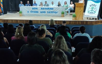 PROFISSIONAIS DO SISTEMA MUNICIPAL DE ENSINO PARTICIPAM DOS ENCONTROS FORMATIVOS