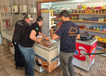 FORÇA-TAREFA APREENDE 600 KG DE PRODUTOS IMPRÓPRIOS EM LIBERATO SALZANO