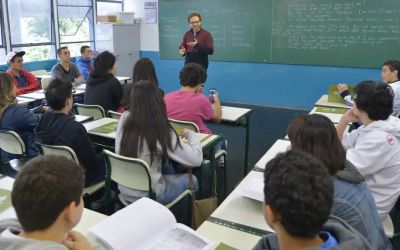 PISO DO MAGISTÉRIO TEM REAJUSTE DE 5,4% E VAI A R$ 5,1 MIL EM 2026