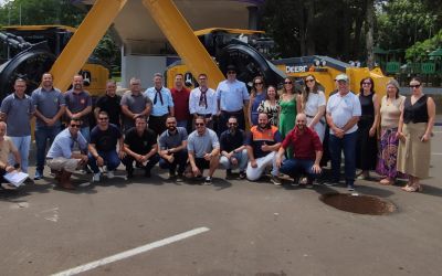 ADMINISTRAÇÃO MUNICIPAL ENTREGA DUAS MOTONIVELADORAS E AMPLIA FROTA DE MÁQUINAS