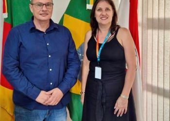 PREFEITO EM EXERCÍCIO DE IBIRAPUITÃ RECEBE REPRESENTANTE DA RGE E FIRMA ACORDO PARA MELHORIAS NA REDE ELÉTRICA