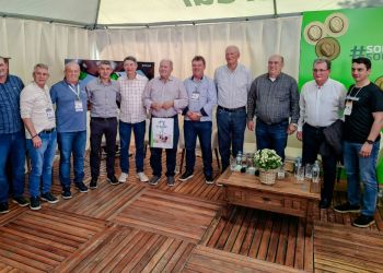 SICREDI PROMOVE DEBATE SOBRE “AGRONEGÓCIO: MOMENTO E DESAFIOS” DURANTE A EXPOSOL 2025